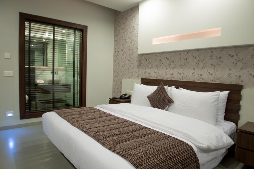 Hotel Narula'S Aurrum Amritsar Zewnętrze zdjęcie