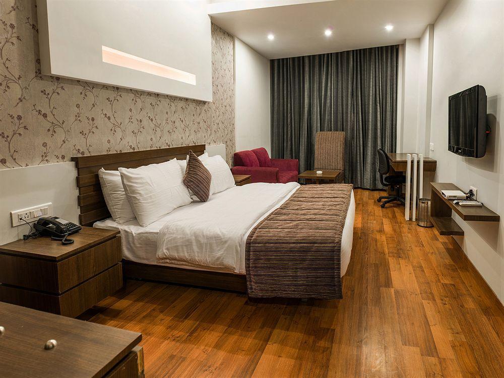 Hotel Narula'S Aurrum Amritsar Zewnętrze zdjęcie