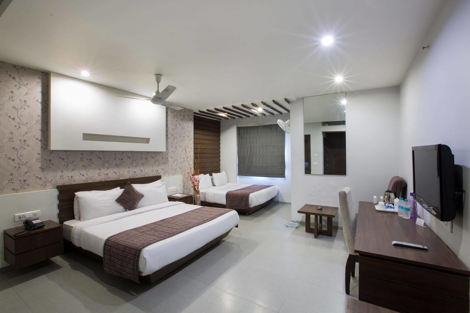 Hotel Narula'S Aurrum Amritsar Zewnętrze zdjęcie