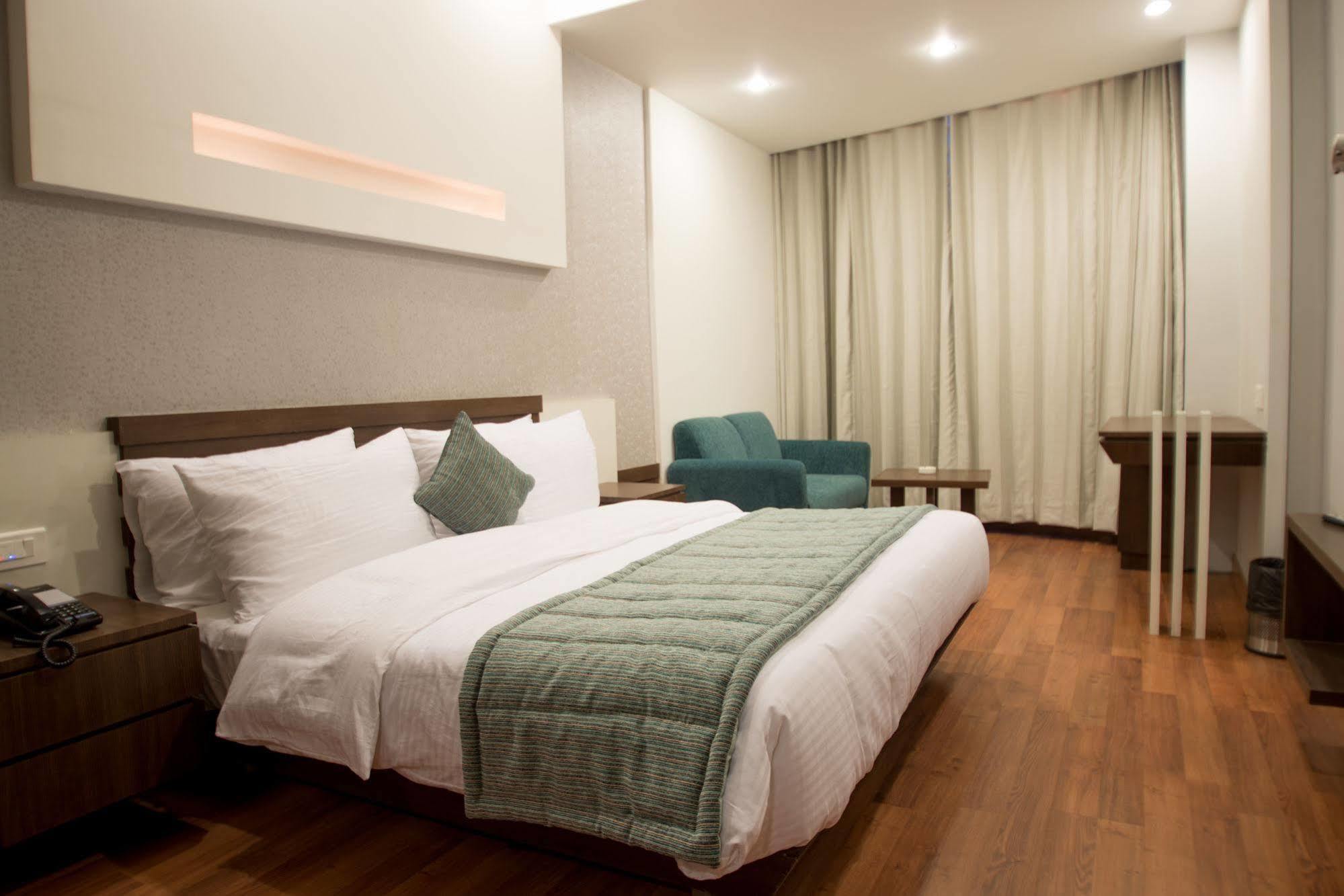 Hotel Narula'S Aurrum Amritsar Zewnętrze zdjęcie