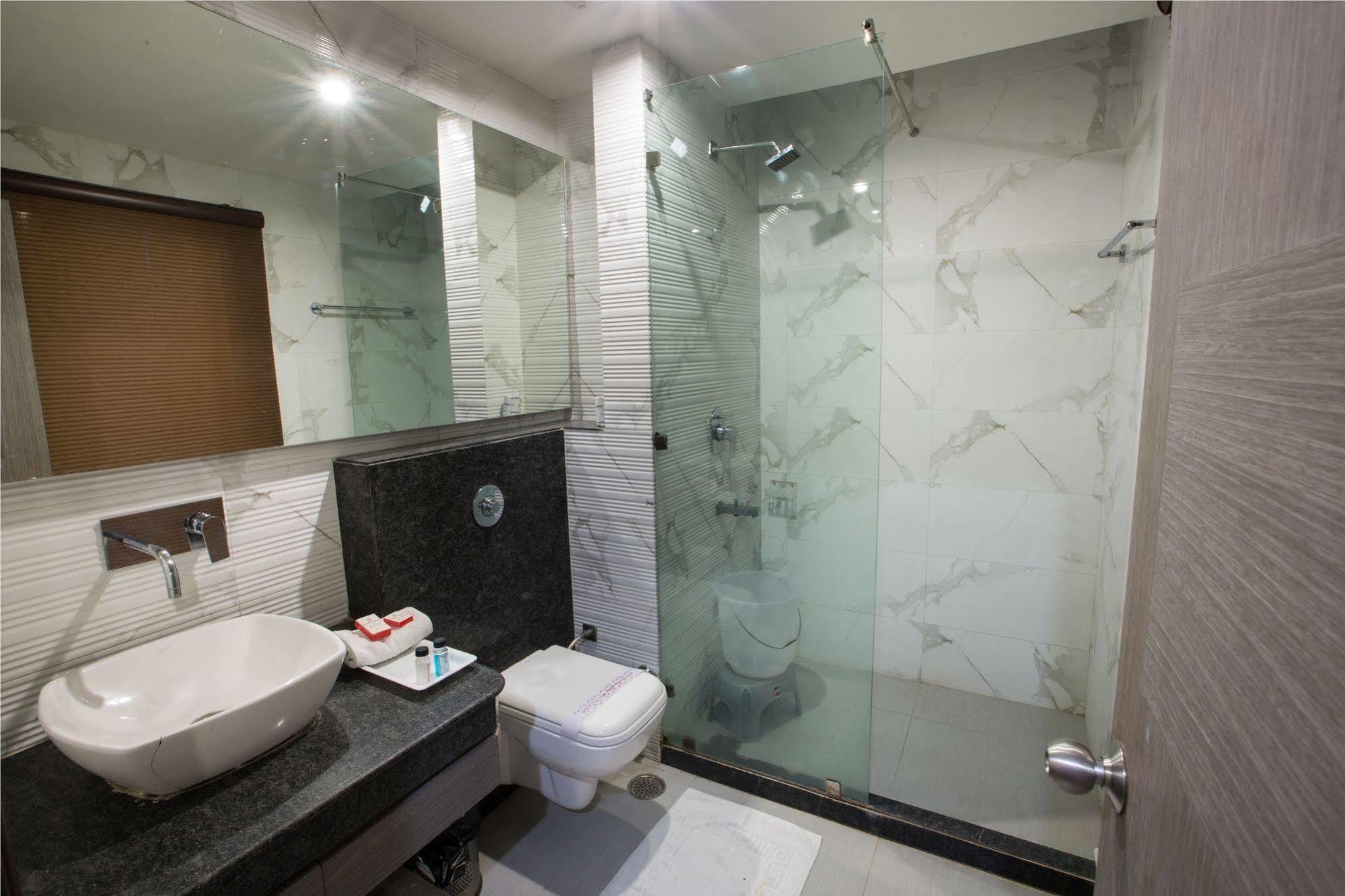 Hotel Narula'S Aurrum Amritsar Zewnętrze zdjęcie